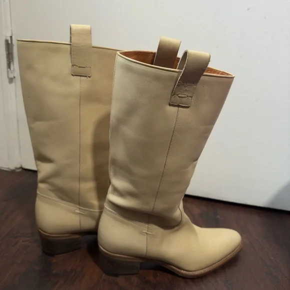 Gucci Women’s Leather Pull On Elegant Beige Boots Sz 8